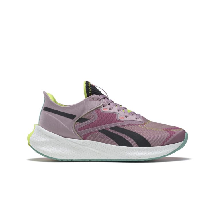 reebok_gw7198_1_footwear_photography_side_lateral_center_view_white_000
